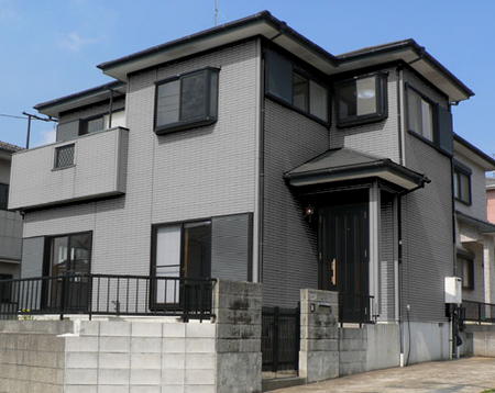 N-72の色で塗装した外壁