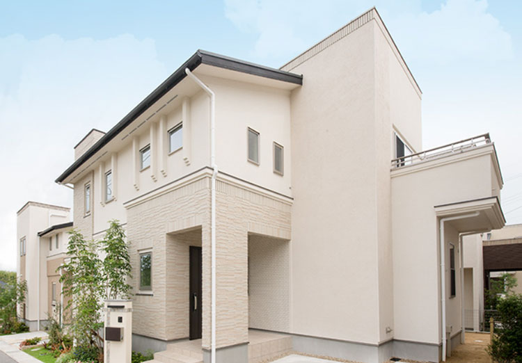 ベージュ外壁の家
