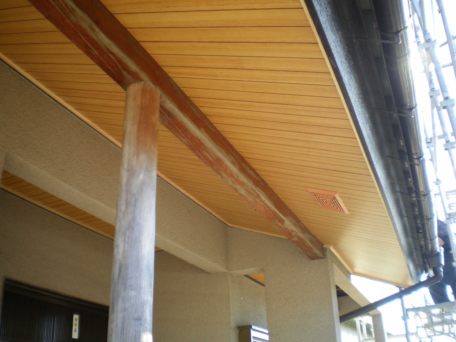 ベニヤ板の軒天